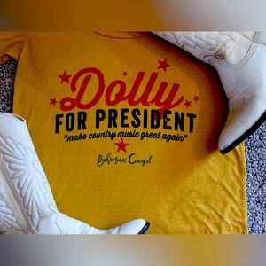 “Dolly For President” t-shirt, size small